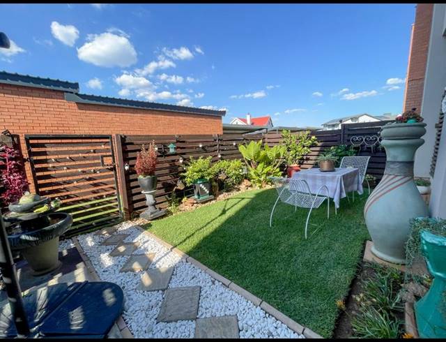 1 BEDROOM APARTMENT FOR SALE IN GOLDEN FIELDS ESTATE